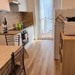 Апартаменти Melannie's 2 *